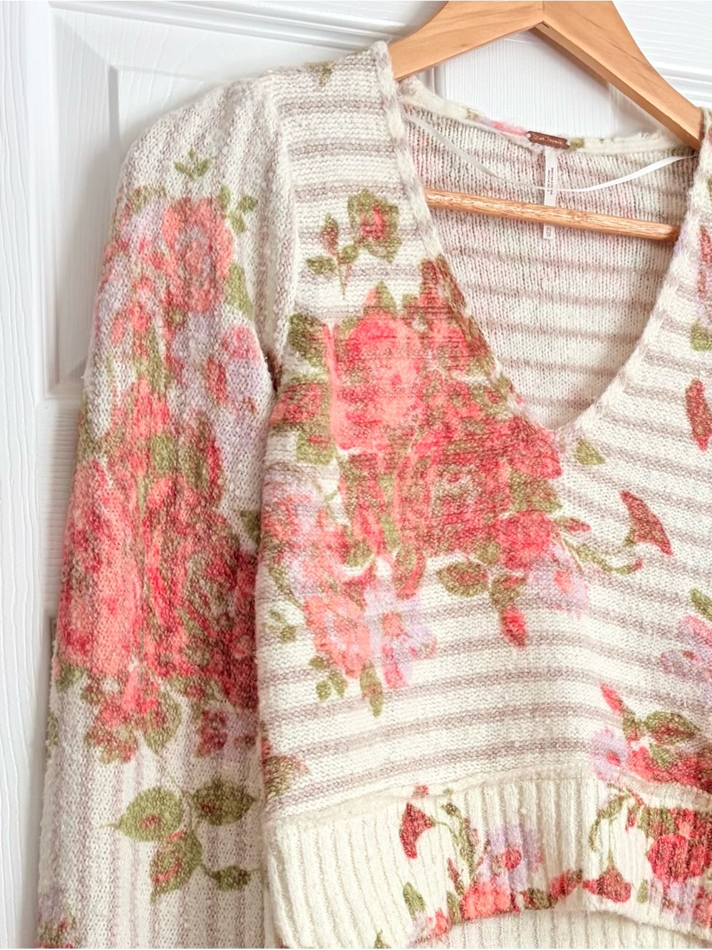 Free People Bed of Roses Sweater Size XS - Picture 4 of 5